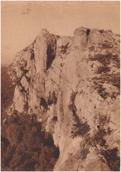 Vue panoramique : la grotte et le St Pilon