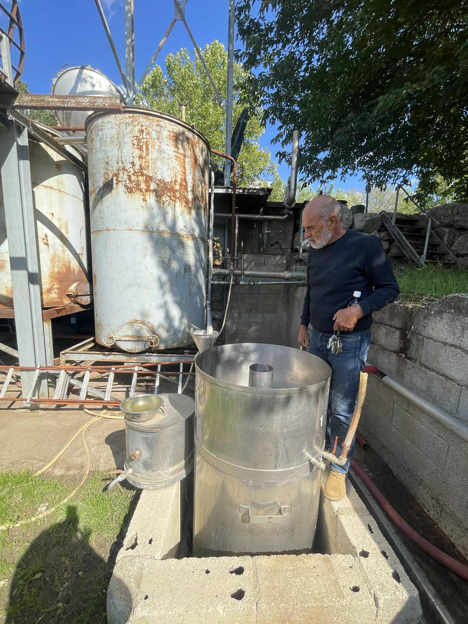Rencontre avec Éric Garcin, distillateur d’huile essentielle